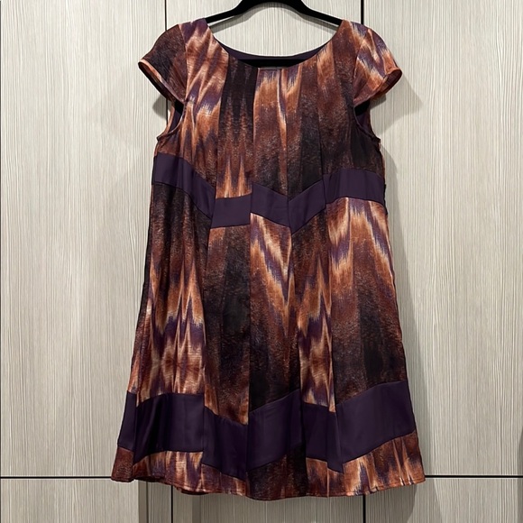 NEW Jessica Simpson Cap‎ Sleeve Baby Doll Dress Purple & Gold Size Small - Picture 2 of 10